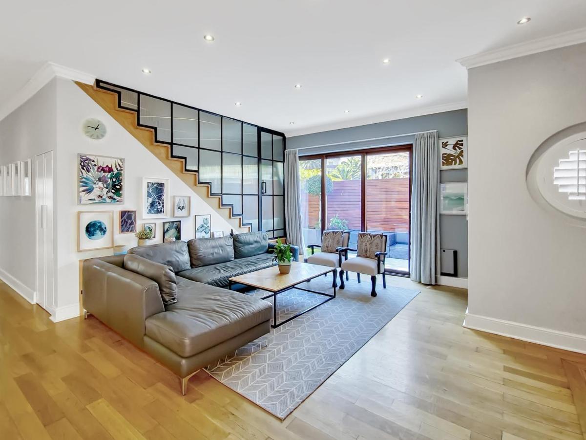 8 - Virginia Avenue * Cape Town
