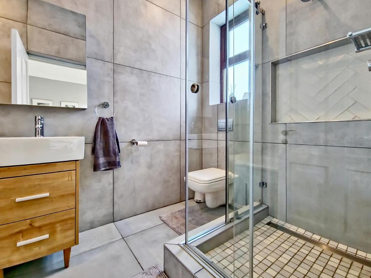 8 - Virginia Avenue * Cape Town